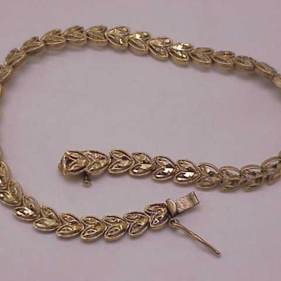 Vintage Ladies 14kt GoldHeart shaped Bracelet